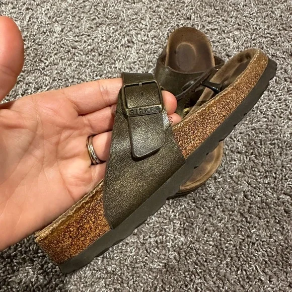 Birkenstock Gizeh Oiled Leather Olive color Sandals , size 36 EU , 5-5.5 US - Picture 8 of 12